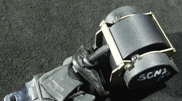 Renault Scenic II - Grand scenic II Rear seatbelt 0909286