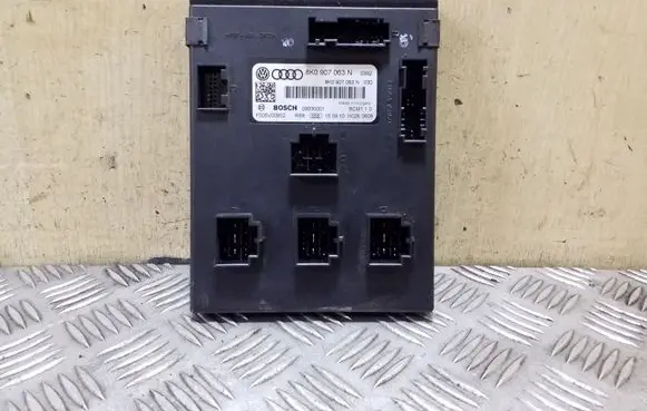 Audi A4 S4 B8 8K Comfort/convenience module 8K0907063N F005V00852