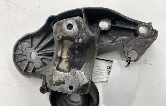 Audi A4 S4 B7 8E 8H Engine mounting bracket 8E0199351H