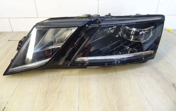 Skoda Octavia Mk4 Headlight/headlamp 5E1941015E