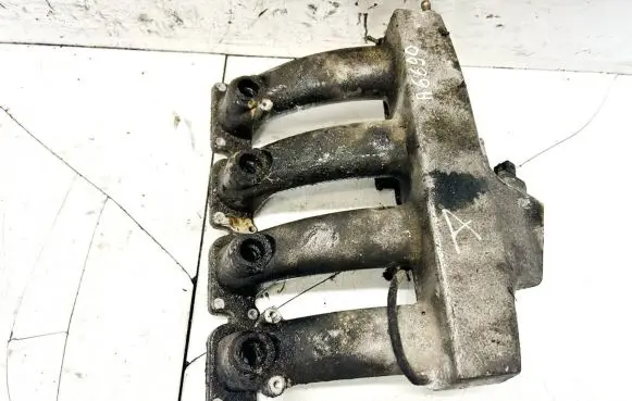 Volkswagen PASSAT B5 Intake manifold 3120021