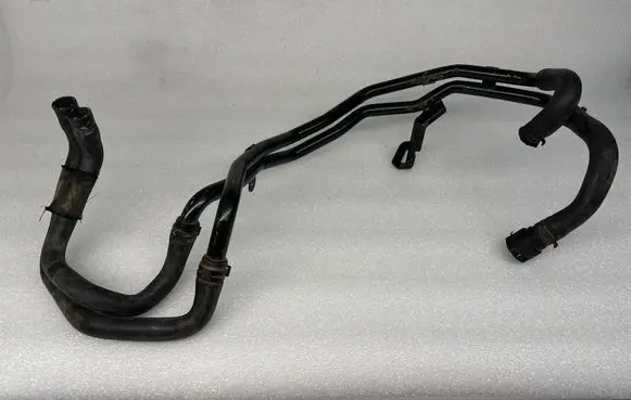 Volkswagen Touareg I Engine coolant pipe/hose 7L6121070AJ 7L6122073H