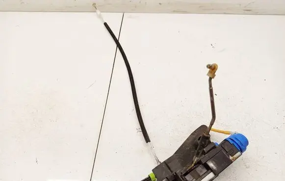 Audi A4 S4 B5 8D Rear door lock 8d0839015a