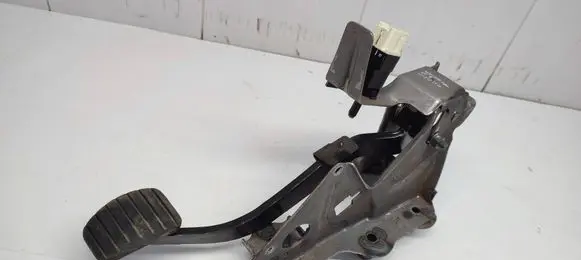 Renault Clio IV Brake pedal 465013423R