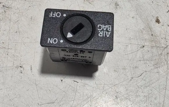 Volkswagen Tiguan Passenger airbag on/off switch 1K0919237D