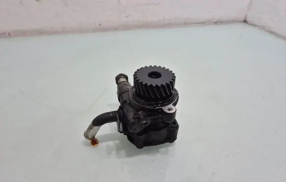 Mitsubishi Pajero Power steering pump 
