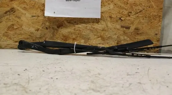 Subaru Forester SF Front wiper blade arm