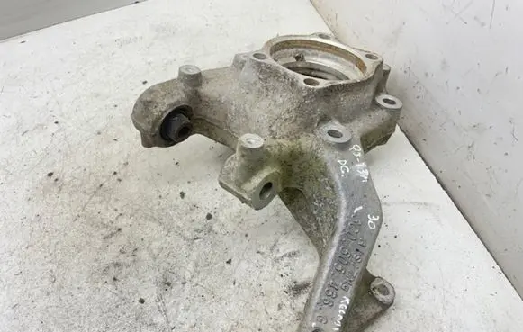 Rear wheel hub spindle/knuckle