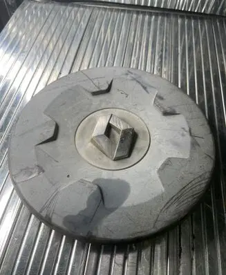 Nissan Interstar Original wheel cap 8200035453