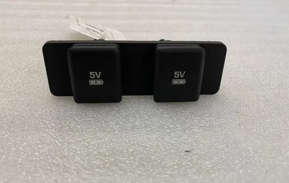 Land Rover Range Rover Sport L494 USB socket connector JPLA19010CA