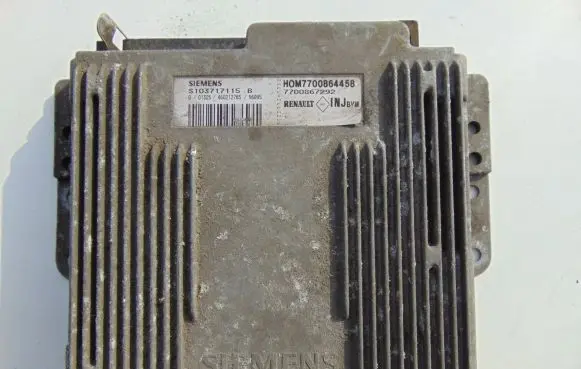 Renault Laguna I Engine control unit/module S103717115B