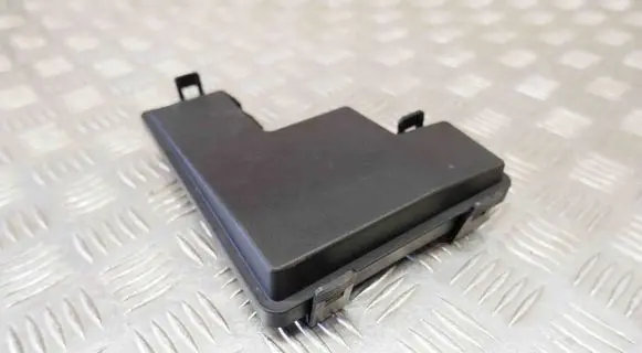 Nissan Qashqai Fuse box cover 