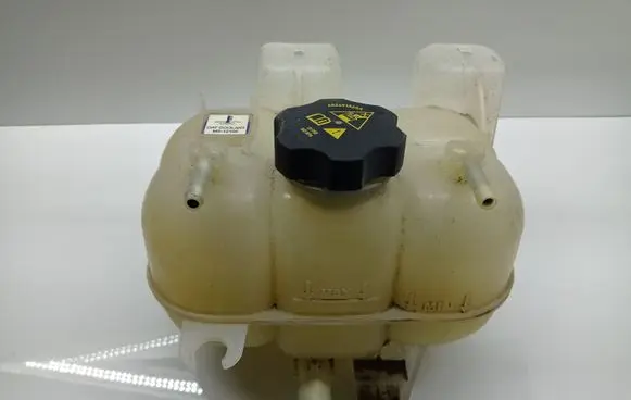 Chrysler Pacifica Coolant expansion tank/reservoir 68217323AA