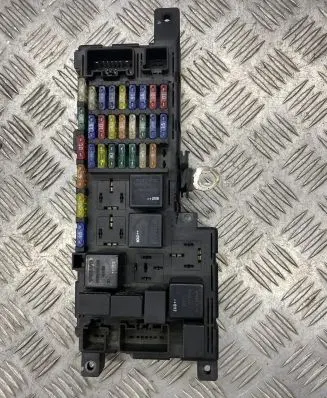 Volvo V70 Fuse module 9418322110
