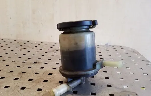 Toyota RAV 4 (XA20) Power steering fluid tank/reservoir