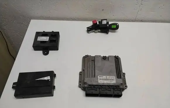 Renault Trafic III (X82) Engine ECU kit and lock set 237103888R 0281030991 231A08052R