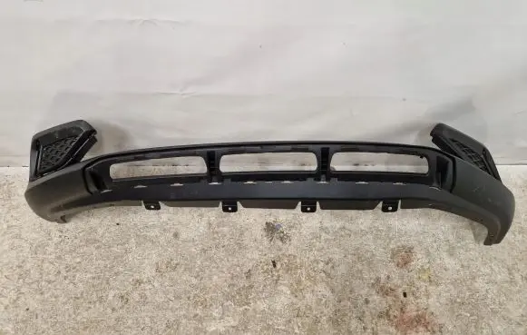 MG ZS Front bumper lip P10409305