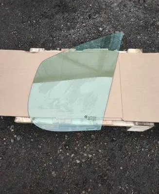 Opel Vivaro Front door vent window glass four-door 43R00049 DOT24AS2M25