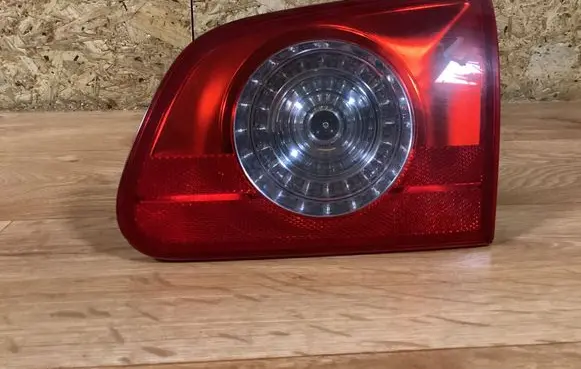 Tailgate rear/tail lights
