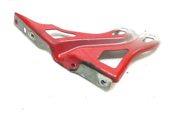 Audi Q3 8U Fender mounting bracket 8U0821136