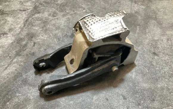 Land Rover Evoque II Gearbox mount K8D26H051AA
