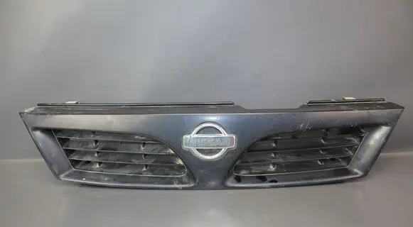 Nissan Almera Front bumper upper radiator grill 623100N000
