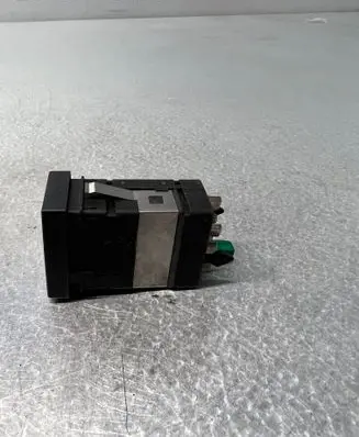 Volkswagen Touran I Seat heating switch 3b0963563c