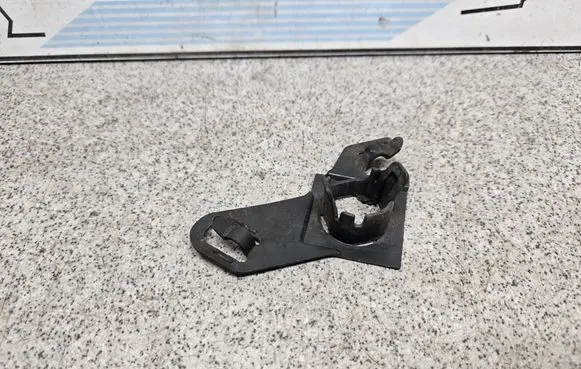 BMW 5 E60 E61 Front parking sensor holder (PDC) 7178072