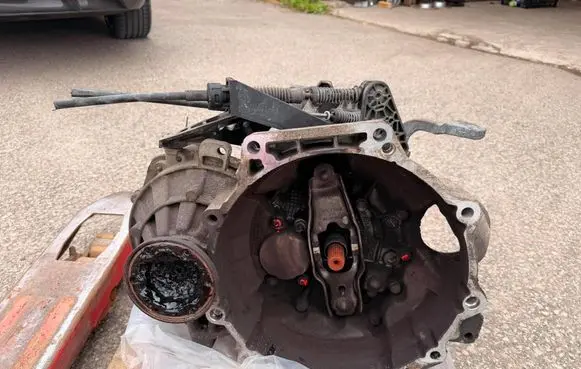 Volkswagen PASSAT B7 Manual 6 speed gearbox MYP