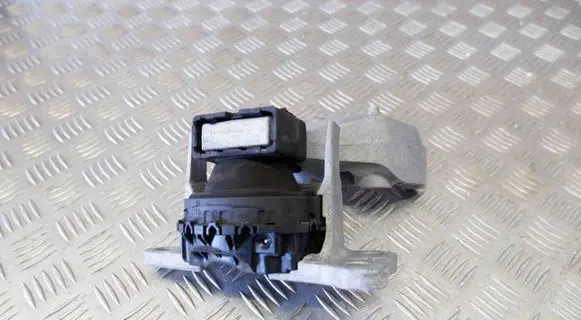 Nissan Qashqai Engine mount bracket 112104BE0A