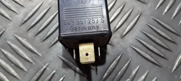 Audi A8 S8 D2 4D Other relay 443951253s 899556