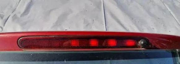 Third/center stoplight