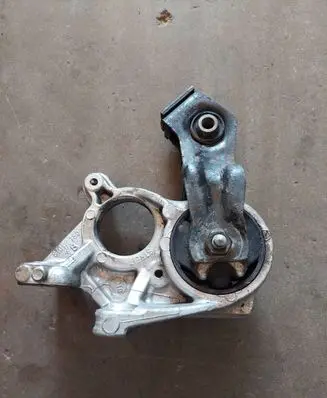 Citroen C4 Grand Picasso Engine mount bracket 81090780
