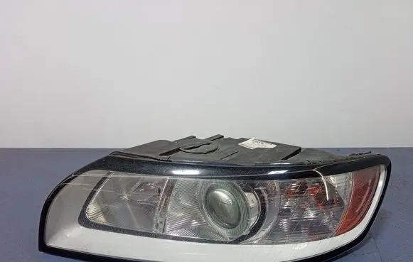 Volvo V50 Headlight/headlamp 30763033