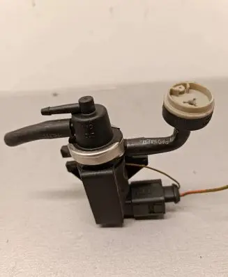 Volkswagen Touareg I Turbo solenoid valve 1J0906627