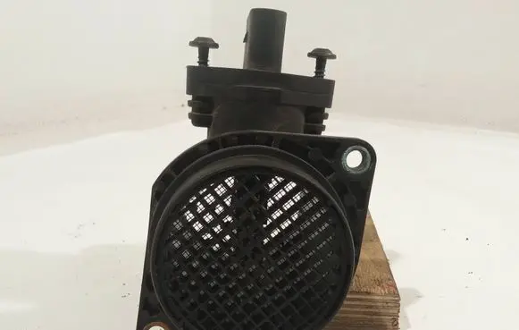 Volkswagen Golf IV Mass air flow meter 06A906461 0280217121