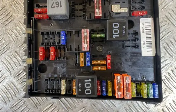 Volkswagen PASSAT B6 Fuse module 1K0937124N 014189862