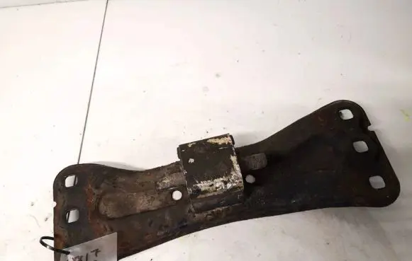 Mercedes-Benz C W203 Engine mount bracket