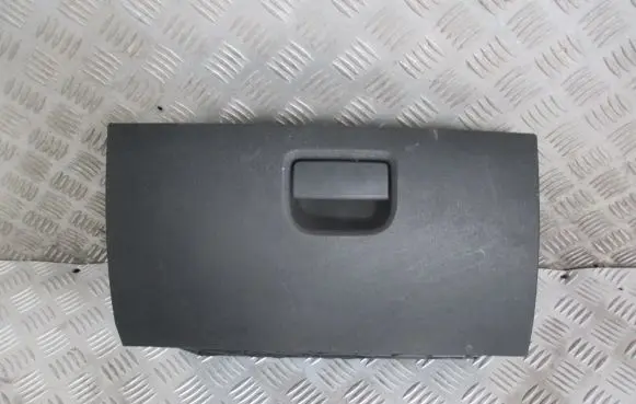 Peugeot 3008 I Glove box