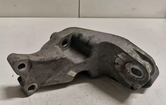 Ford Mustang VI Engine mounting bracket