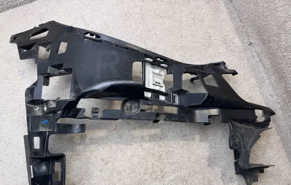Mercedes-Benz E W213 Front bumper mounting bracket A2138852400