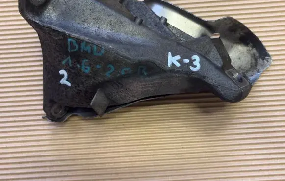 BMW 5 E60 E61 Engine mounting bracket 6764574 22116776529 24168110