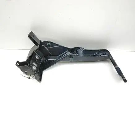 Polestar 2 Fender mounting bracket 31688245