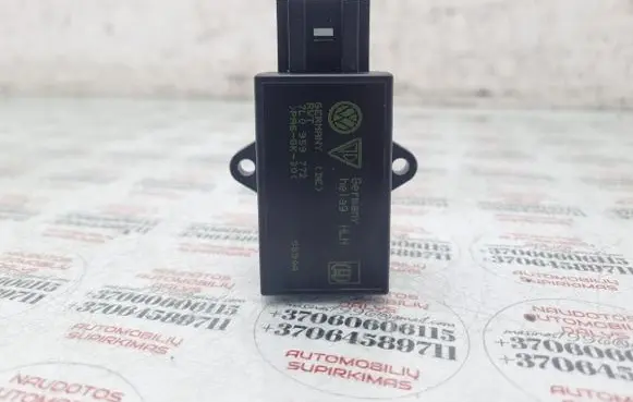 Volkswagen Golf V Seat heating relay 7L0959772