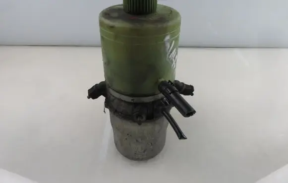 Volkswagen Polo IV 9N3 Power steering pump 6Q0423156AB