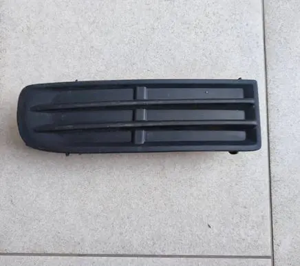Toyota Avensis T220 Front bumper lower grill 5311205040