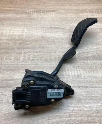 Audi A4 S4 B5 8D Accelerator throttle pedal 8D2721523E 6PV007770