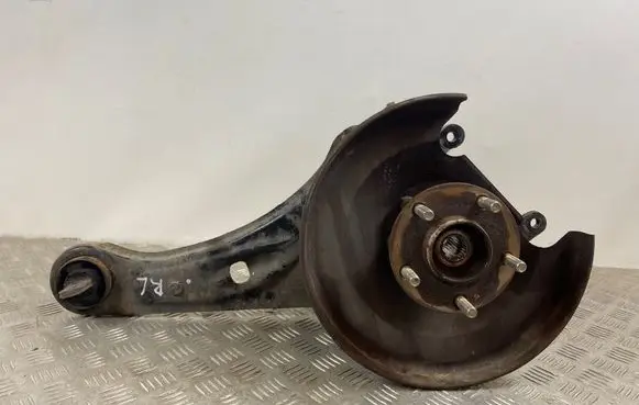 Rear wheel hub