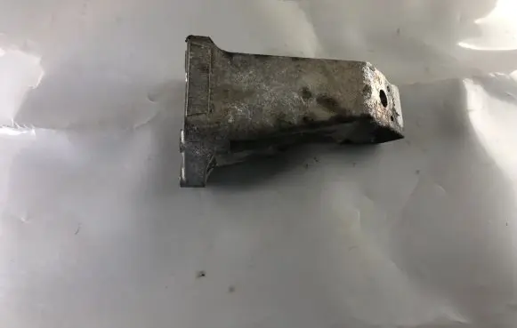 Mitsubishi Pajero Pinin Engine mounting bracket