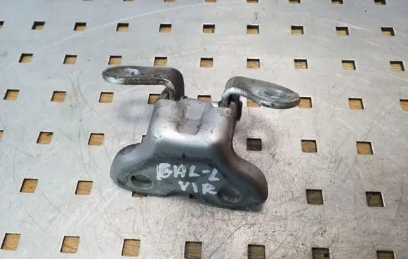 Toyota Land Cruiser (J120) Rear door upper hinge